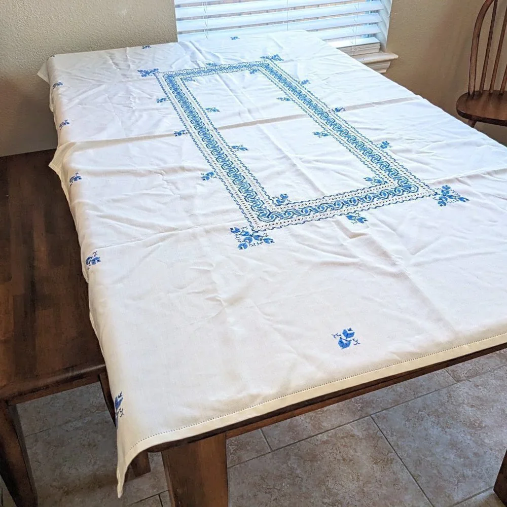 Gorgeous Embroidered Linen Tablecloth 42